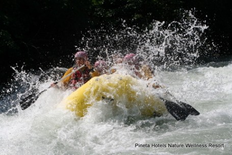 Rafting in compagna sul fiume Noce