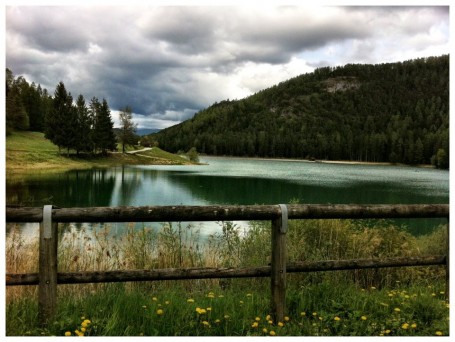 lago di tavon_strada verso il lago_vacanza benessere trentino_val di non_pineta hotels